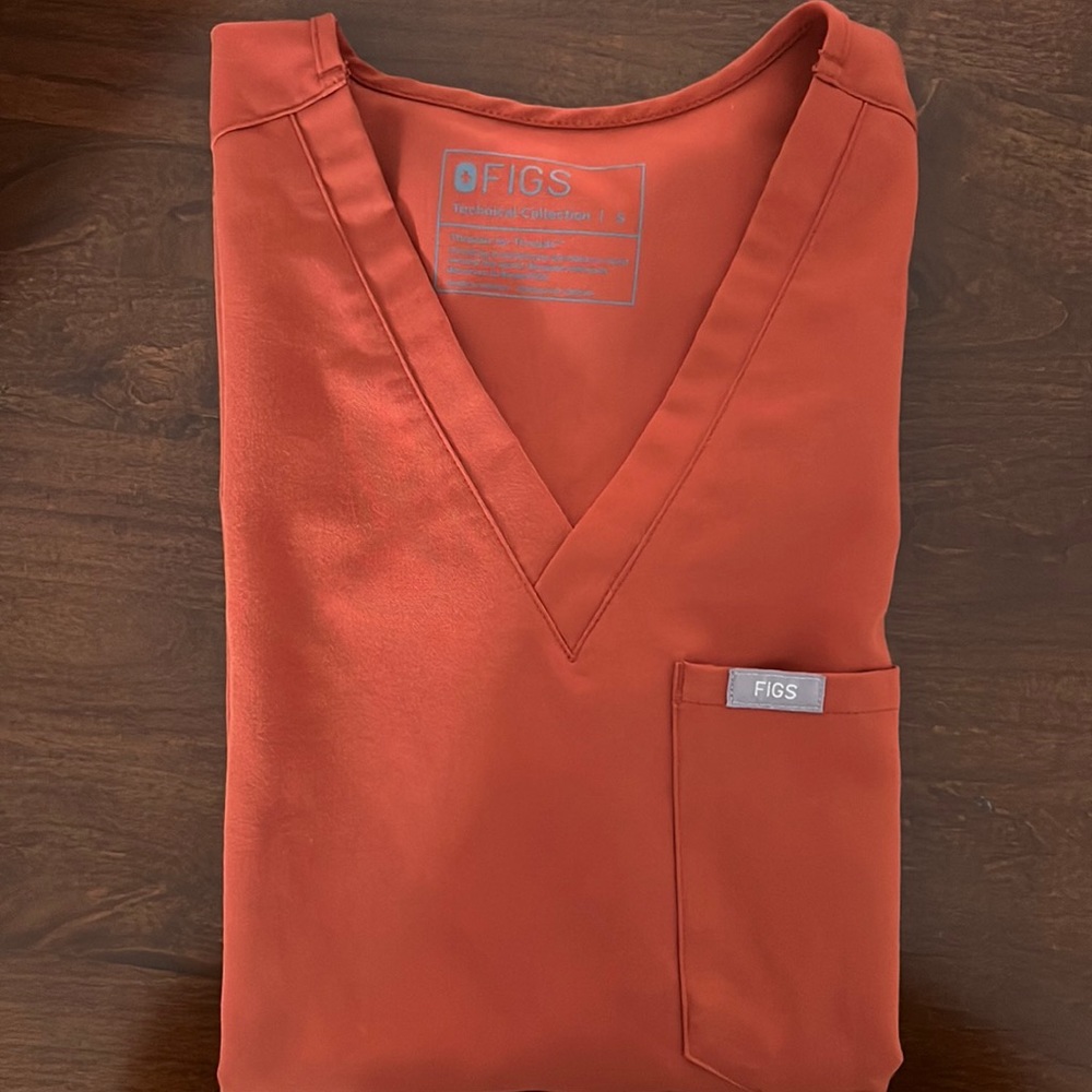 FIGS Auburn Scrub Set in Small